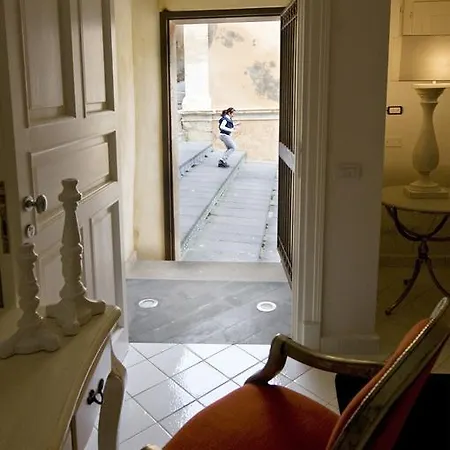Charme Il Dito E La Luna Bed and Breakfast 2*